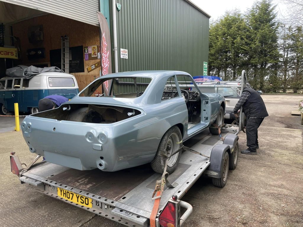 reliant scimitar painted